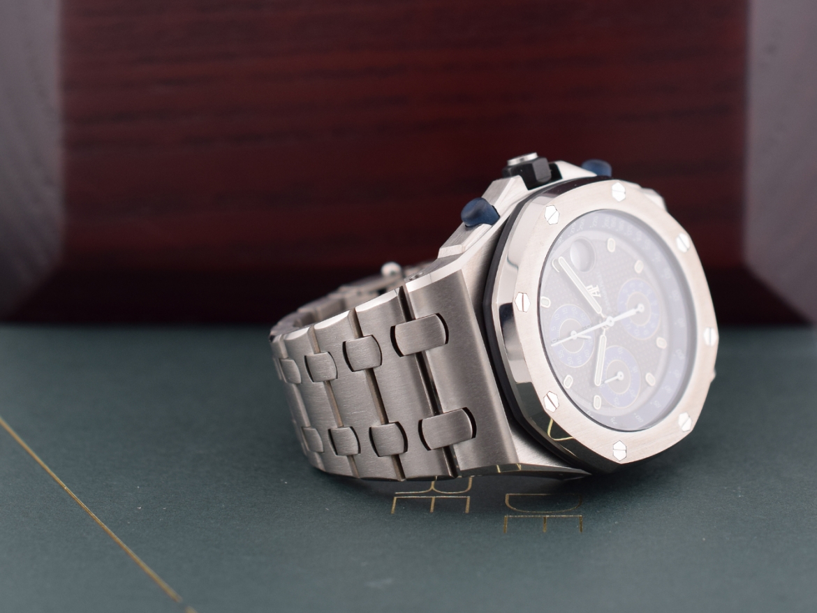 Chronograph Like new Extract