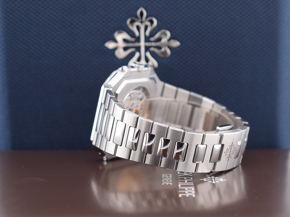 5821/1A Cubitus Green dial new 2025