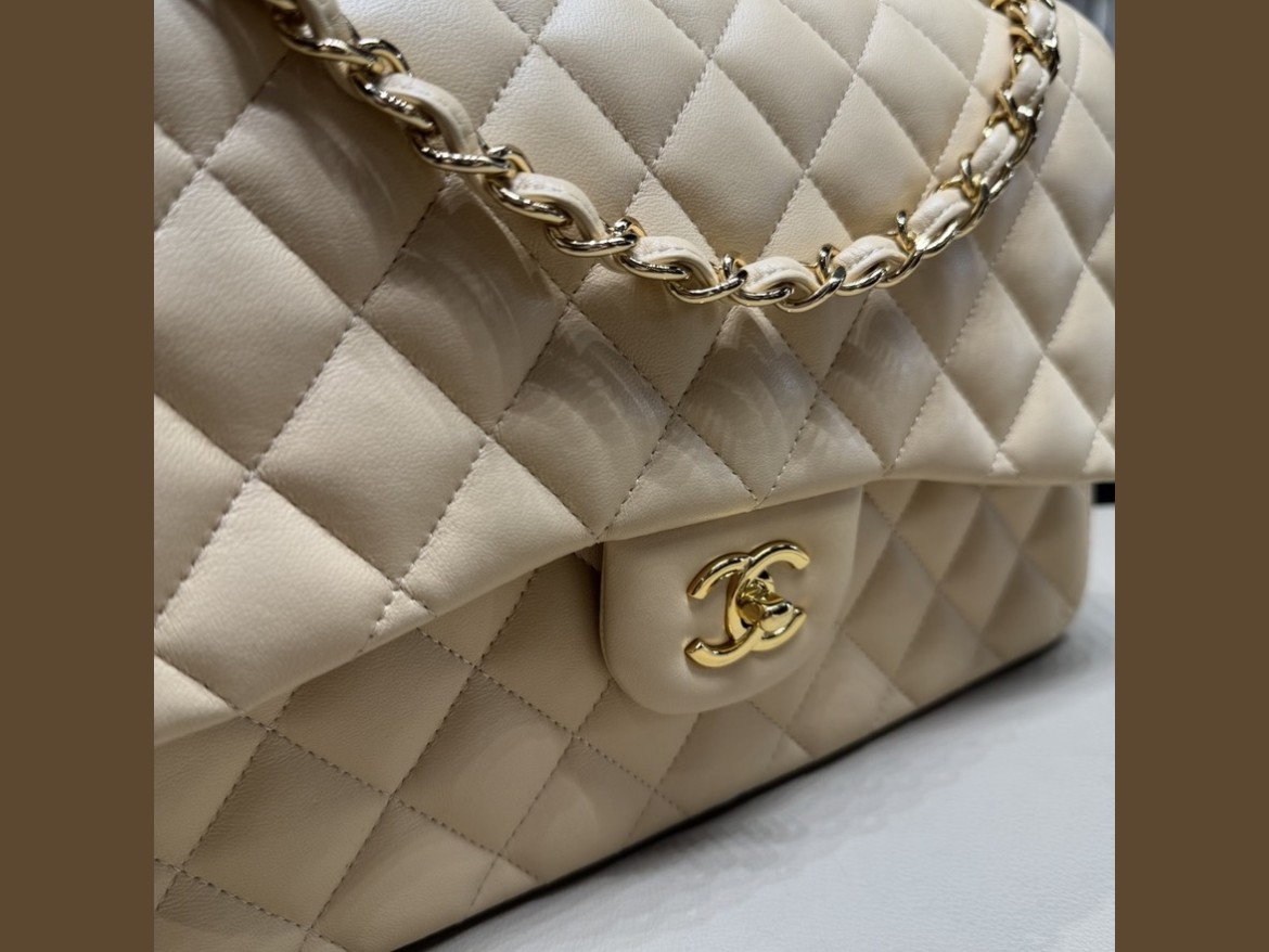 Chanel Jumbo Crema