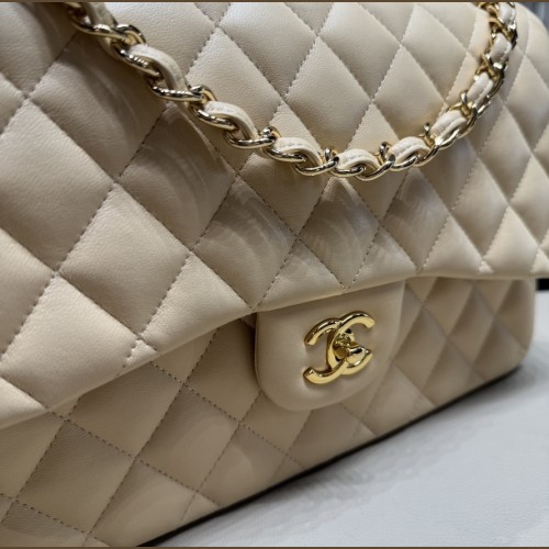 Chanel Jumbo Crema