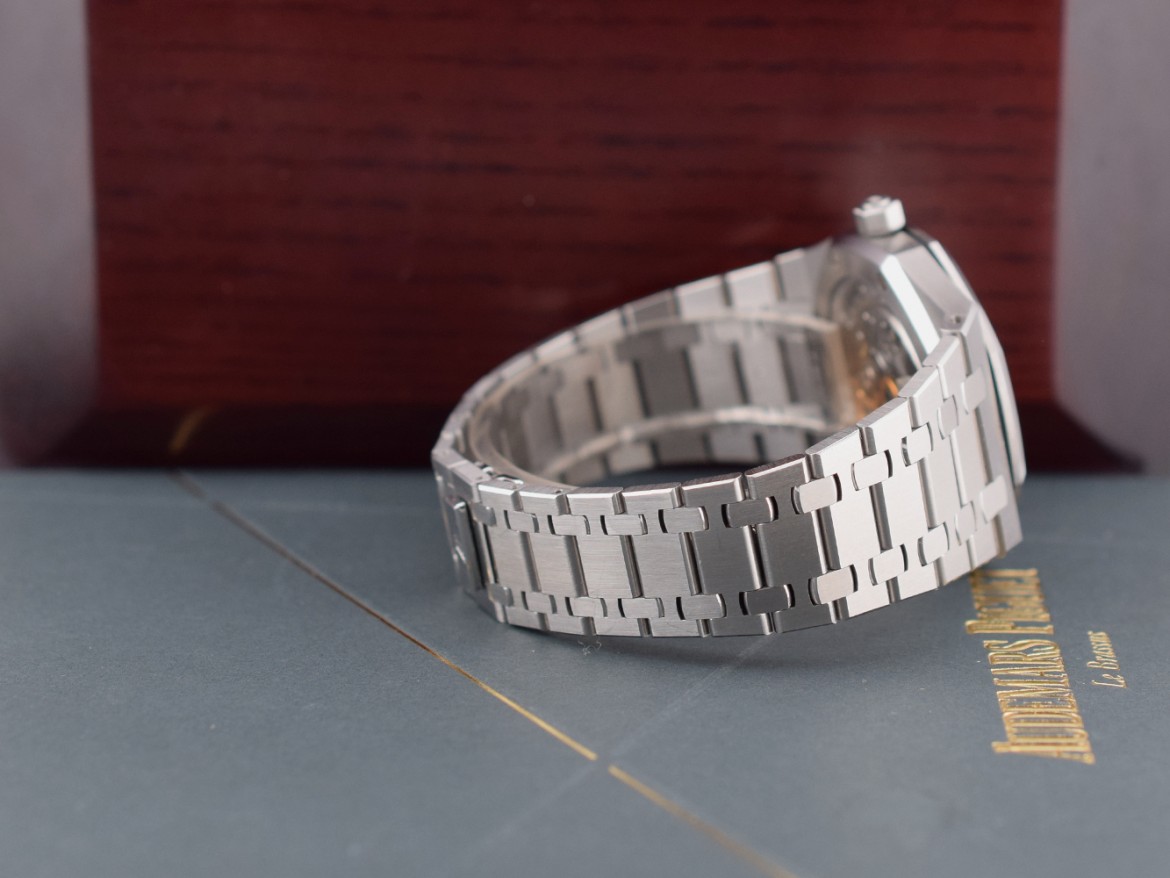 15202ST Blue Like new