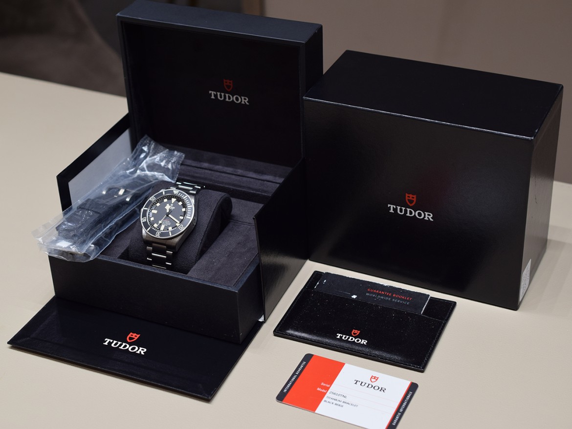 25610TNL LHD Titanium Black Dial 42mm Full Set