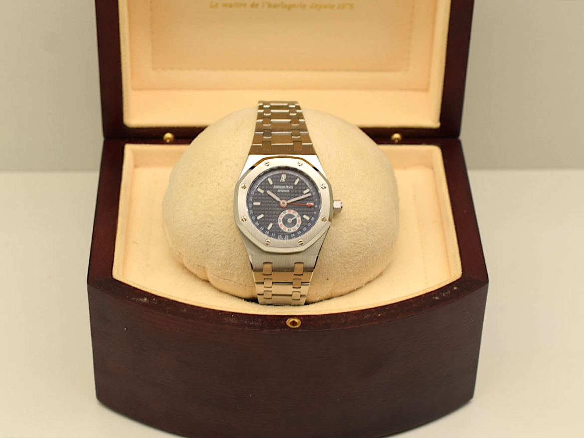 25920ST Annual Calendar - Like new 1999