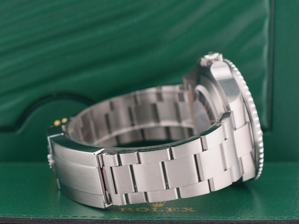 red 43mm Like new card 2021