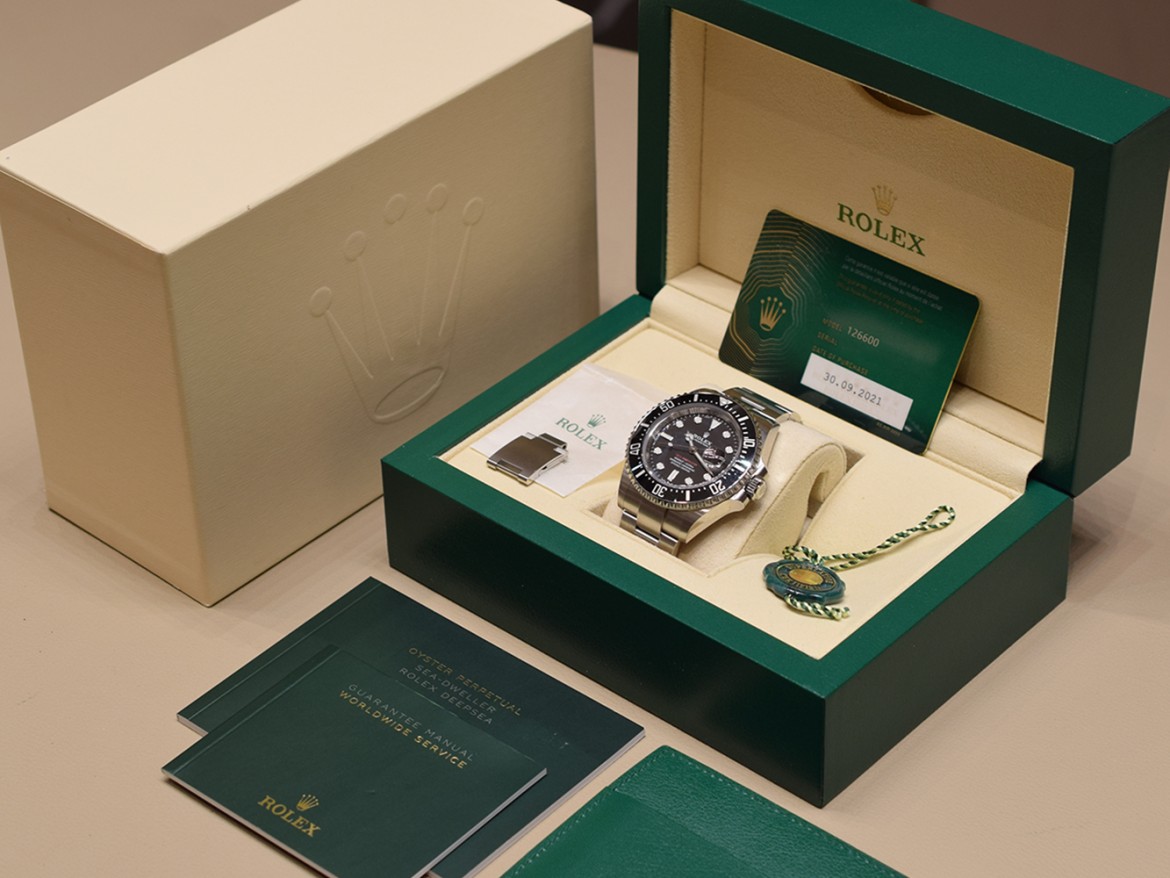 red 43mm Like new card 2021