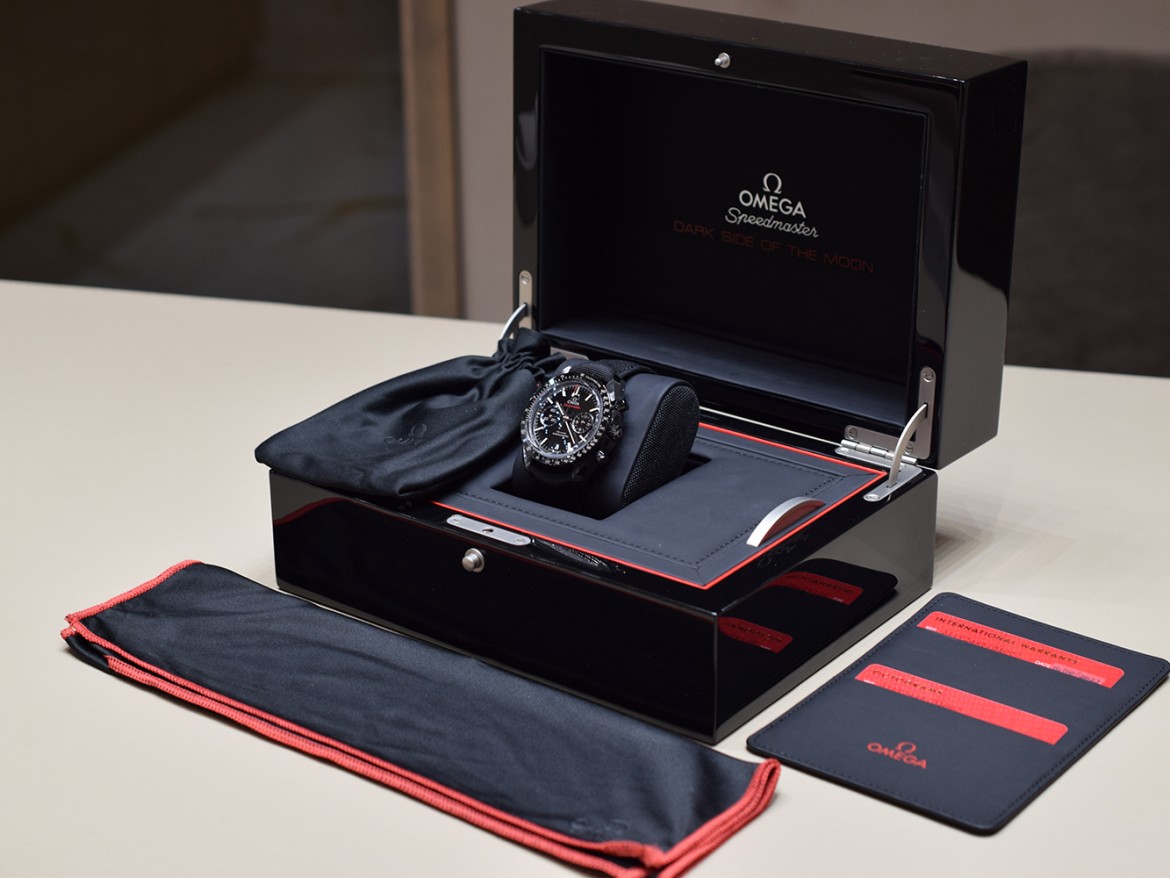 Professional Moonwatch Dark Side of the Moon