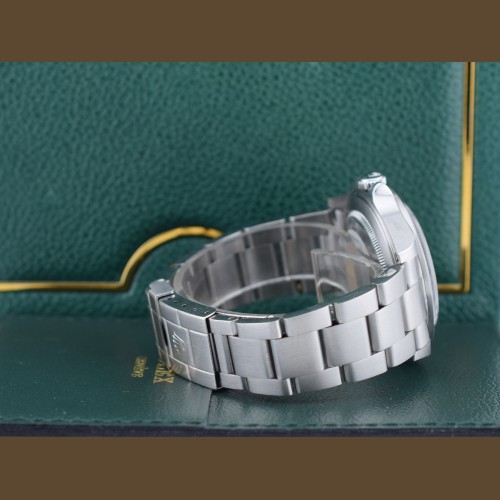 16570  SEL - LIKE NEW 2005