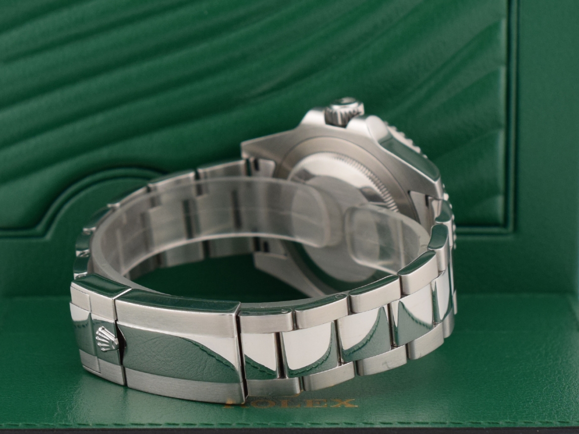 116710LN - Like New 2012