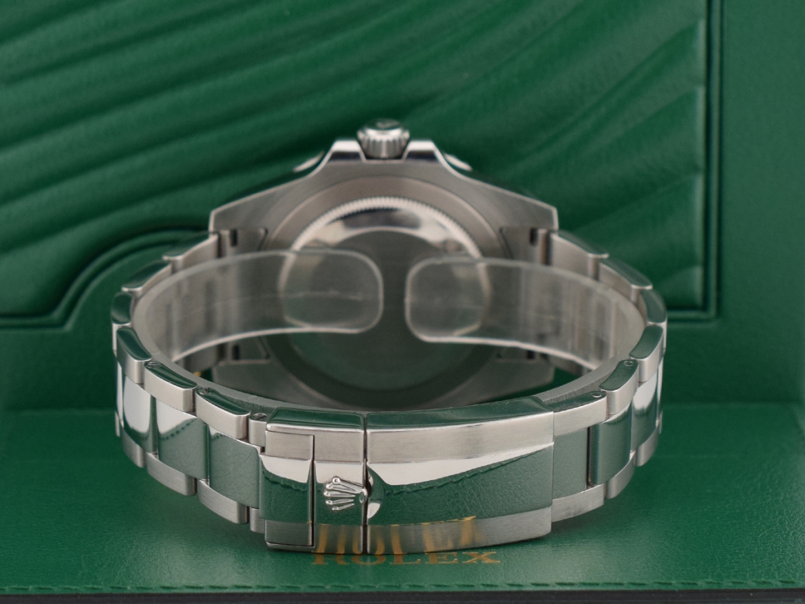 116710LN - Like New 2012