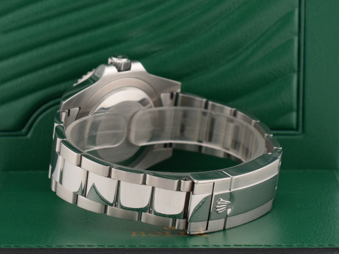 116710LN - Like New 2012