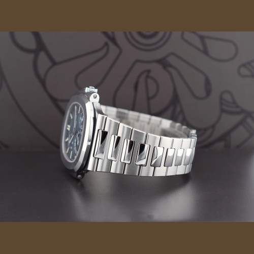 5712/1A-001 Like New Full Set. 2015