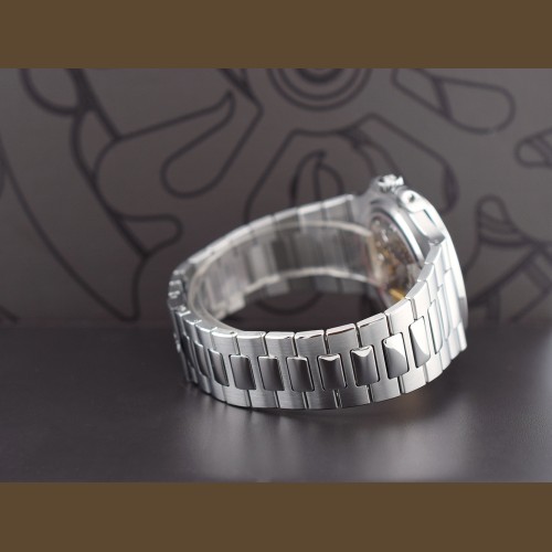 5712/1A-001 Like New Full Set. 2015