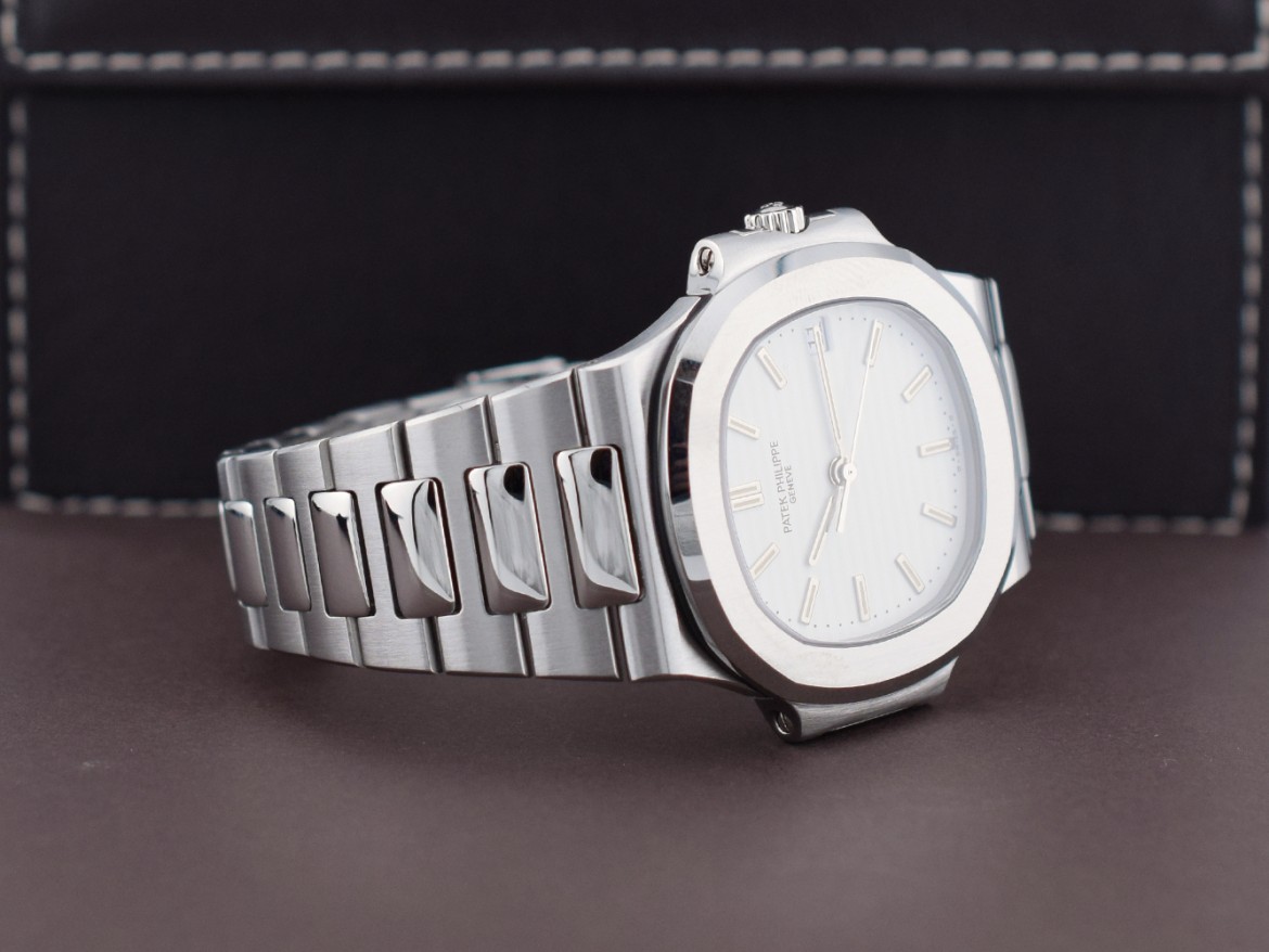 3800/1A   White dial  - very rare - service Patek