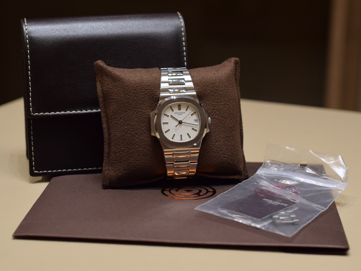 3800/1A   White dial  - very rare - service Patek