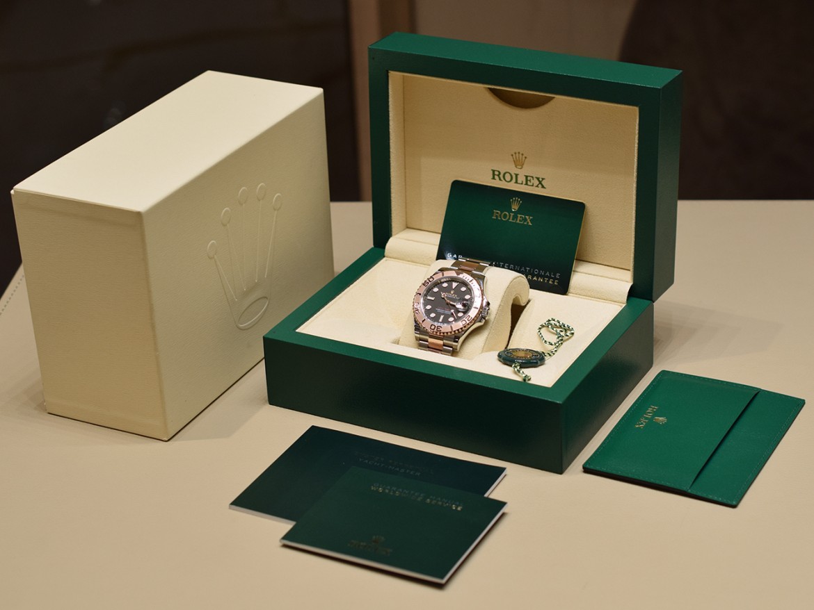 126621 - Like new Full set  2023