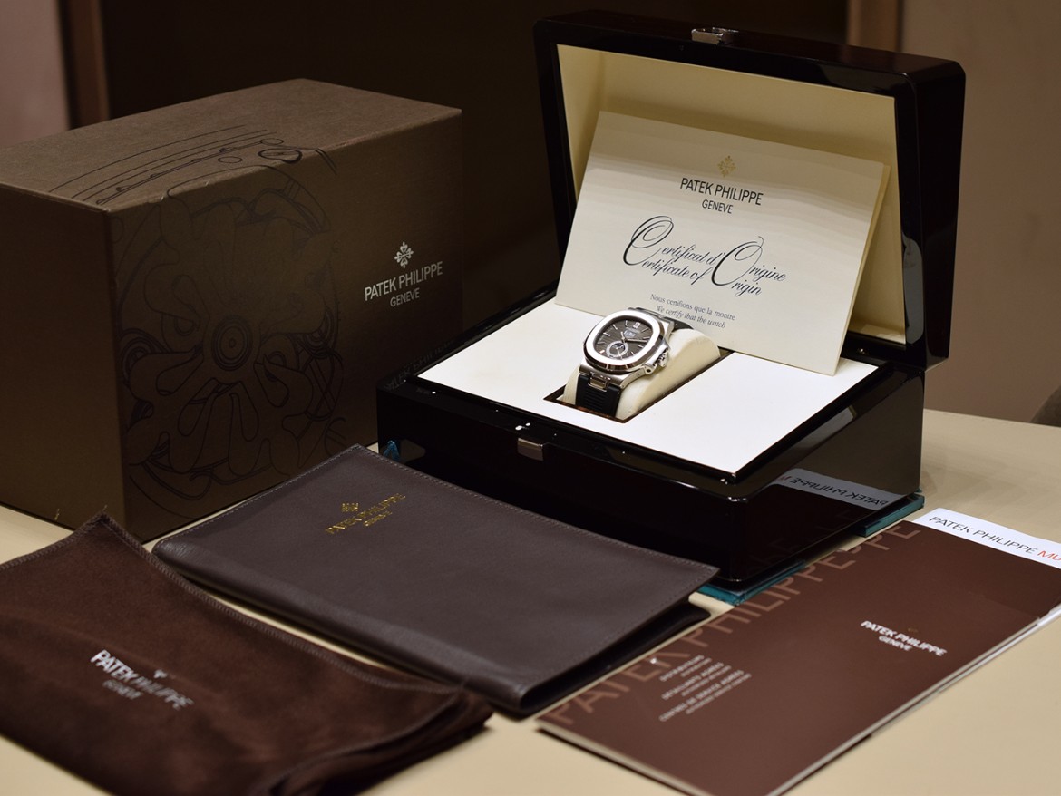 5726A-001 Like New 2010 - Full set