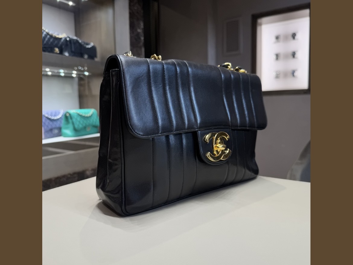 CHANEL BIG LOGO GRANDE