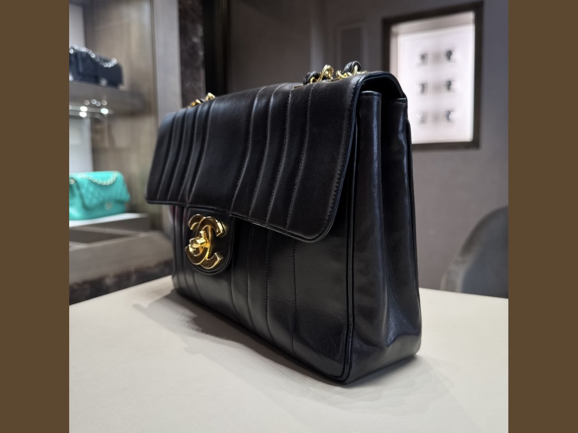 CHANEL BIG LOGO GRANDE