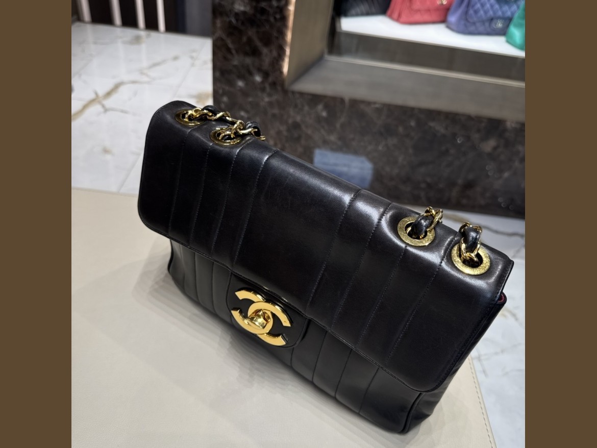 CHANEL BIG LOGO GRANDE