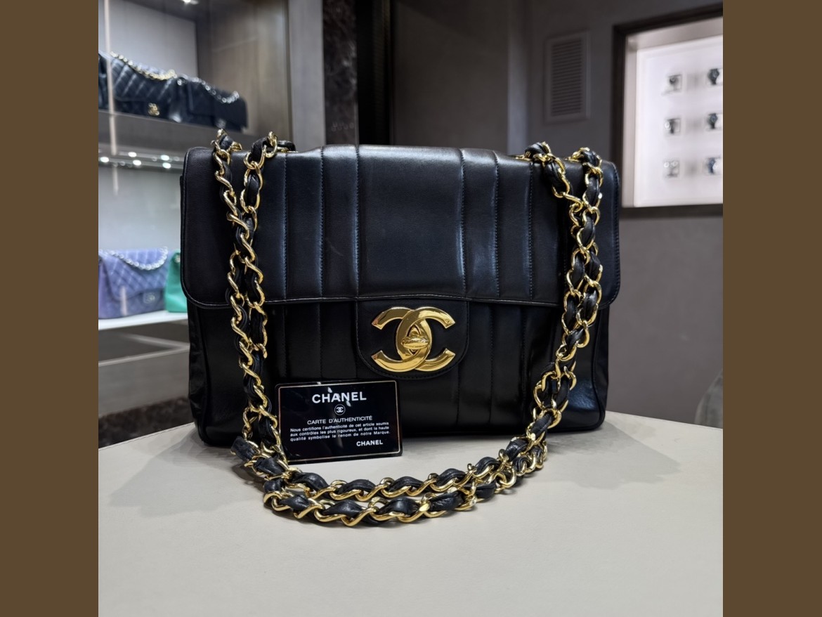 CHANEL BIG LOGO GRANDE