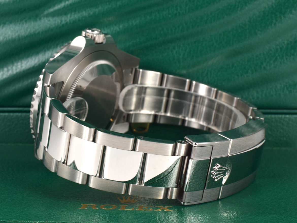 126710BLNR Oyster "Batman" - Like New 2022