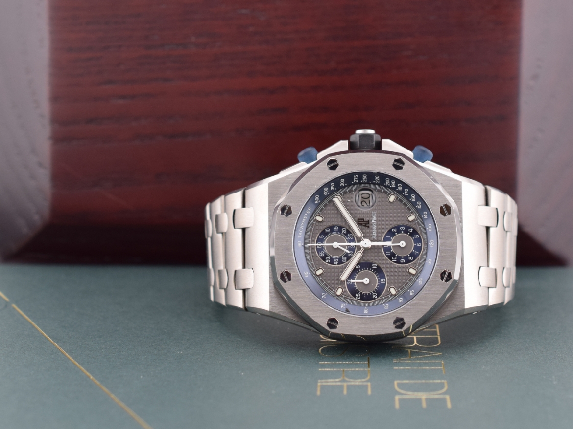 Chronograph Like new Extract