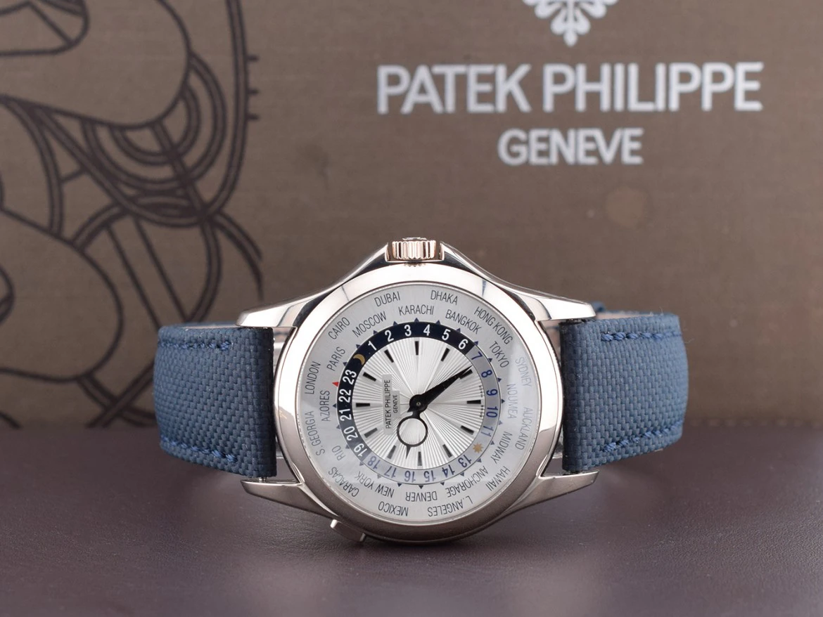 World Time  5130G White Gold Silver Dial - Like New  Full Set