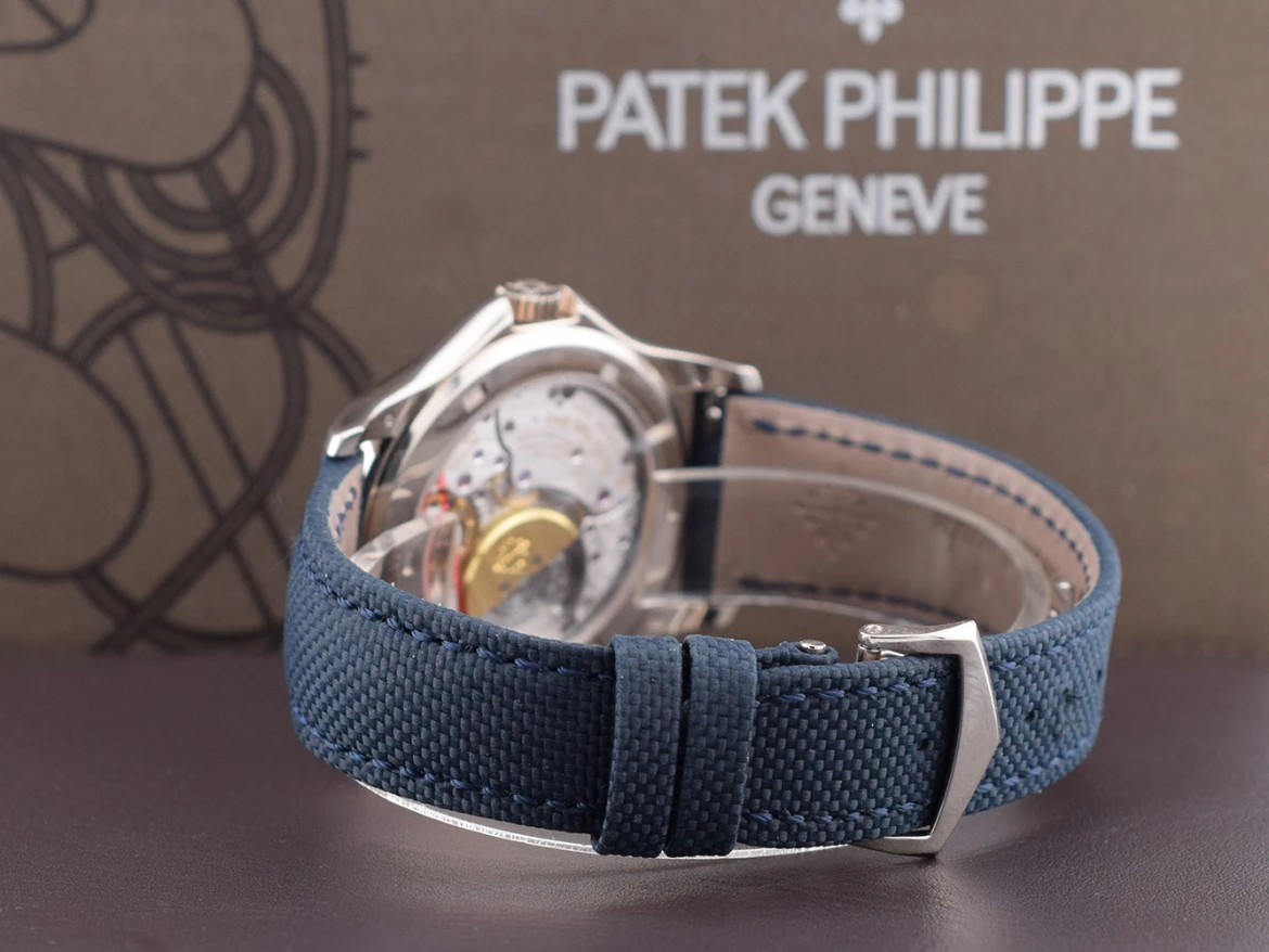 World Time  5130G White Gold Silver Dial - Like New  Full Set