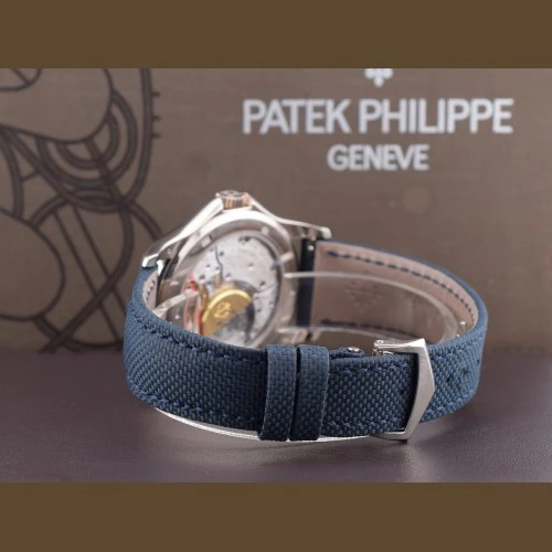World Time  5130G White Gold Silver Dial - Like New  Full Set