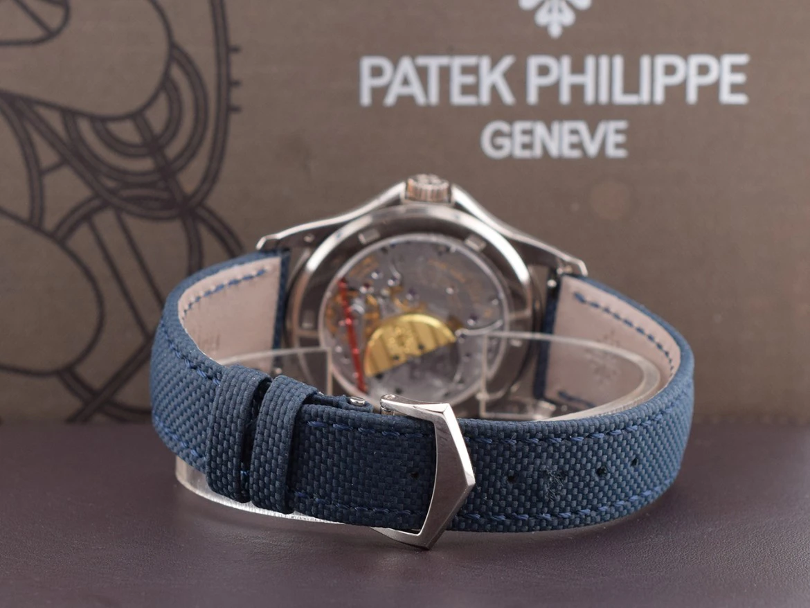 World Time  5130G White Gold Silver Dial - Like New  Full Set