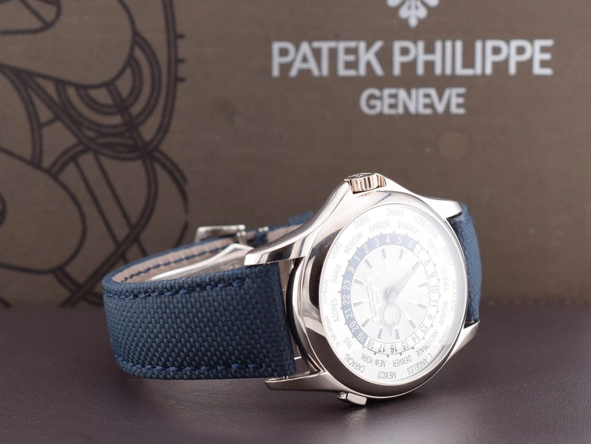 World Time  5130G White Gold Silver Dial - Like New  Full Set