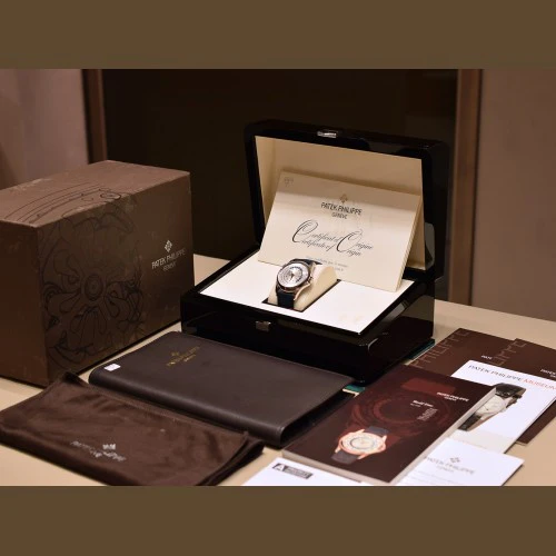 World Time  5130G White Gold Silver Dial - Like New  Full Set