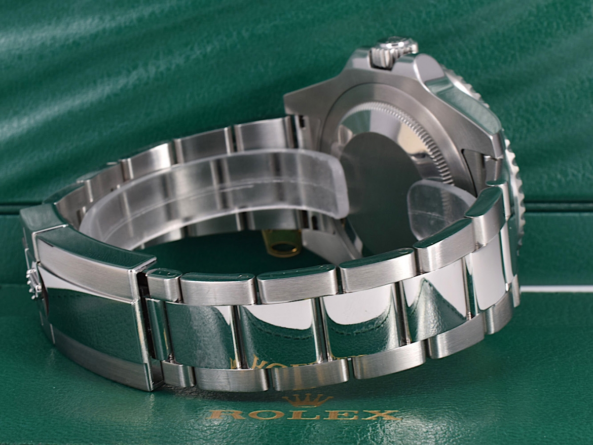 116710BLNR Oyster "Batman" - Like New 2015